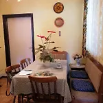 Ildiko Vendeghaz Homestay *