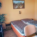 Ildiko Vendeghaz Homestay *