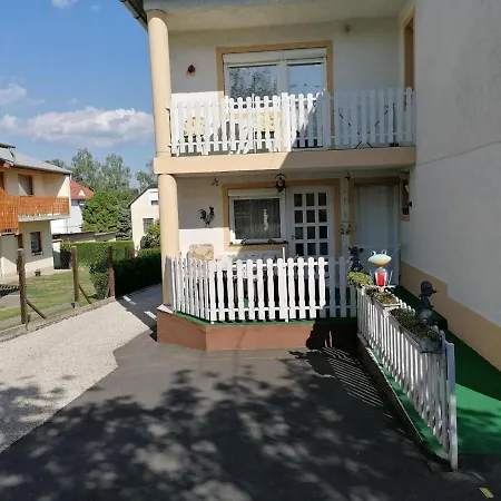 Ildiko Vendeghaz 홈스테이