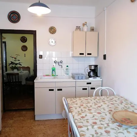 Ildiko Vendeghaz 홈스테이 *