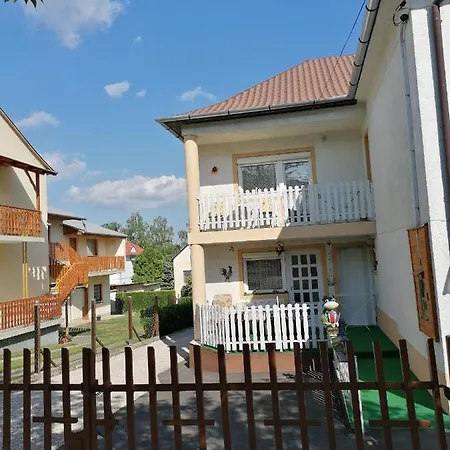 Ildiko Vendeghaz 홈스테이