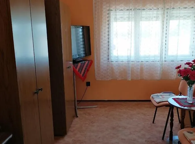 Ildiko Vendeghaz Homestay *